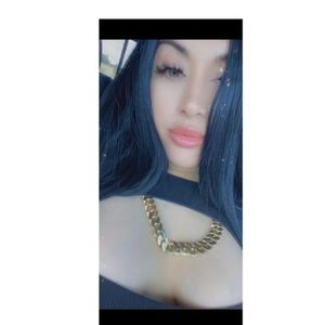 Meet your Posher, Cynthia